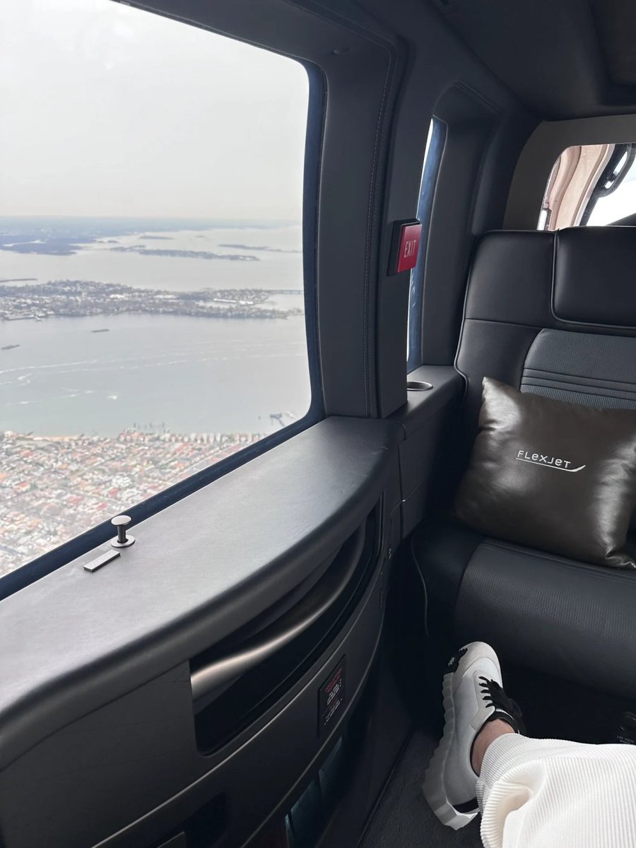 Pearl_2Mood's tweet photo. Heading to Connecticut for the weekend 🚁 https://t.co/KDVljNSrnk