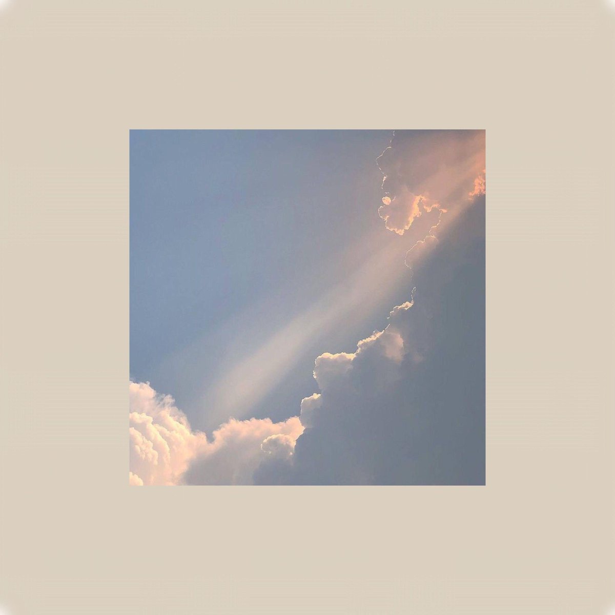 BenjaminRoiwy's tweet photo. Có ai biết bài này hong hen. Kkk 🤭 … #guzhengmaster #guzhengmusic #古着 #顺流逆流 #dantranh https://t.co/V9QzO3WO8D