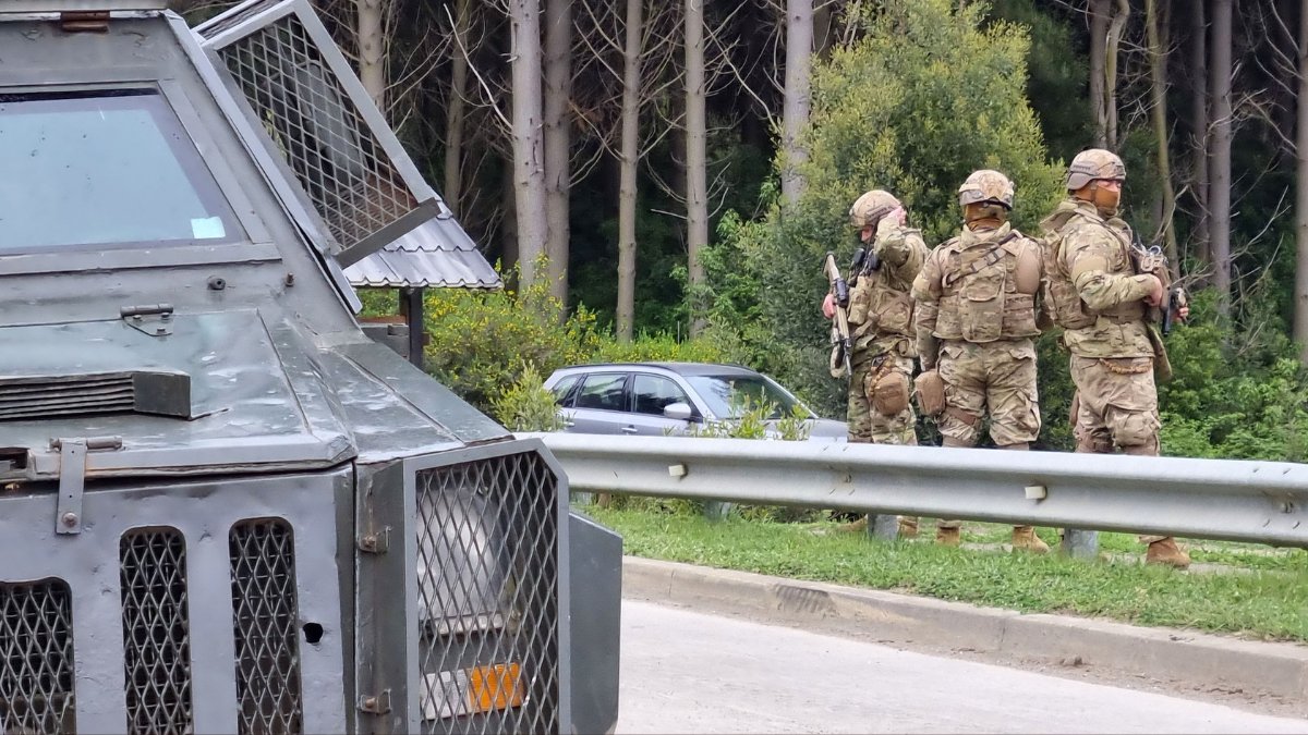 Cooperativa's tweet photo. Violencia rural en la macrozona sur cayó 53% en 2026: Se reportó la cifra más baja de atentados en los últimos años https://t.co/GbiIDPOnc7 https://t.co/o8zmVSAz3k