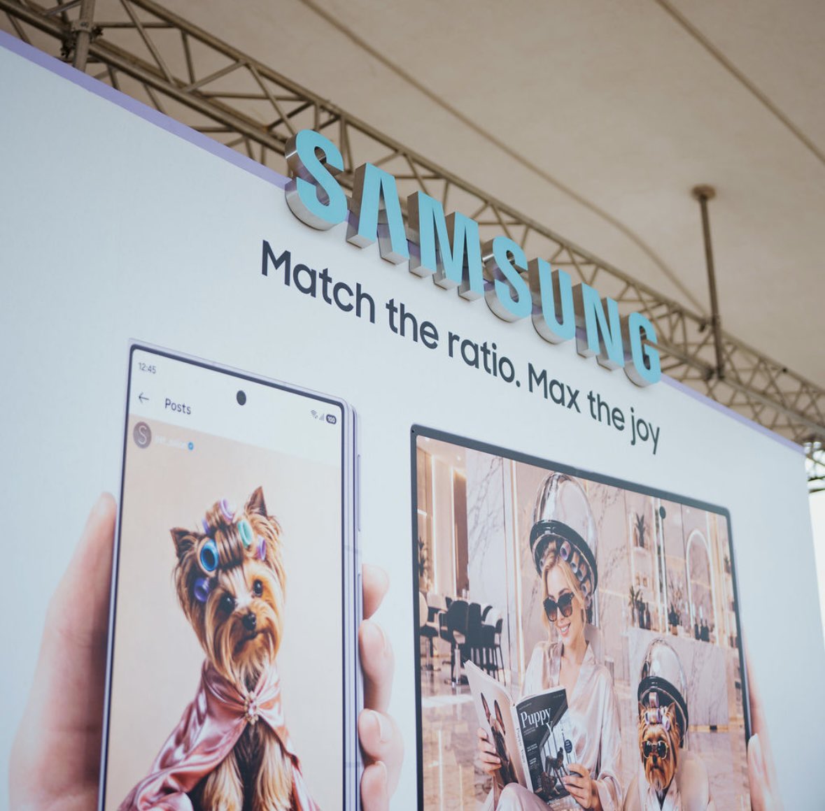 LawryKamzila's tweet photo. Okay but Jo’burg Day is actually givingggg 😭🔥 The energy, the people, the music… and of course getting to experience it all with @SamsungMobileSA 📸💙
#GalaxyZFold8 #SamsungMobileSA #JoburgDay #AD https://t.co/kqm8LEtdNz