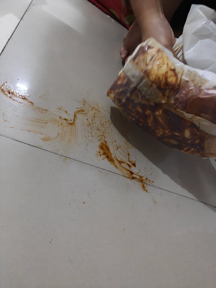 chyy_prachiii's tweet photo. This is my order ID 8560510087 I ordered special chicken lollipop dry from Chinese by nature first it had too much spillage and then when we opened it we were given chicken lollipop or something we don't even know, and when we tried to complain you don't reply 
@zomato https://t.co/PMlm39eyBd