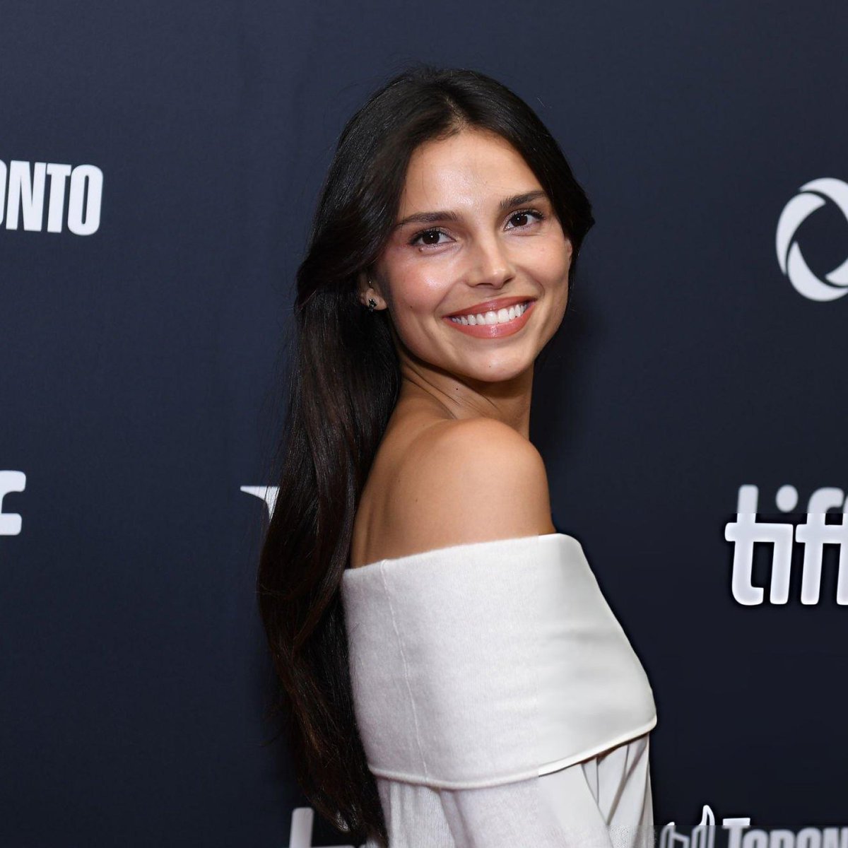 adoresinde's tweet photo. inde navarrette stunning at tiff's obsession world premiere one year ago today 🤍 https://t.co/TwDjg1IAOk