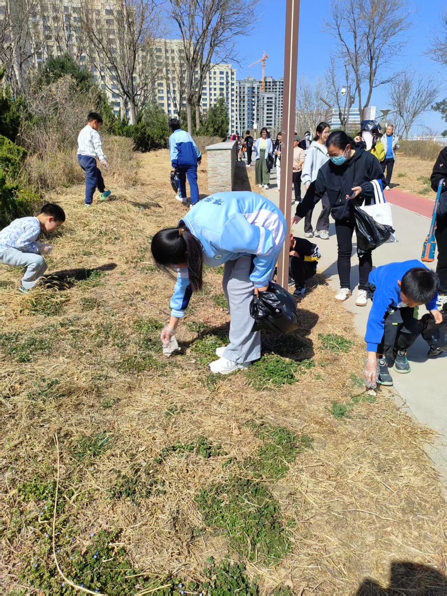 kavideira's tweet photo. [Local community clean-up this Sat 9AM at Oak Park! Bring gloves, snacks provided—join us to spruce up our neighborhood u0026 meet neighbors. #CommunityAction] https://t.co/aphgZleP2y