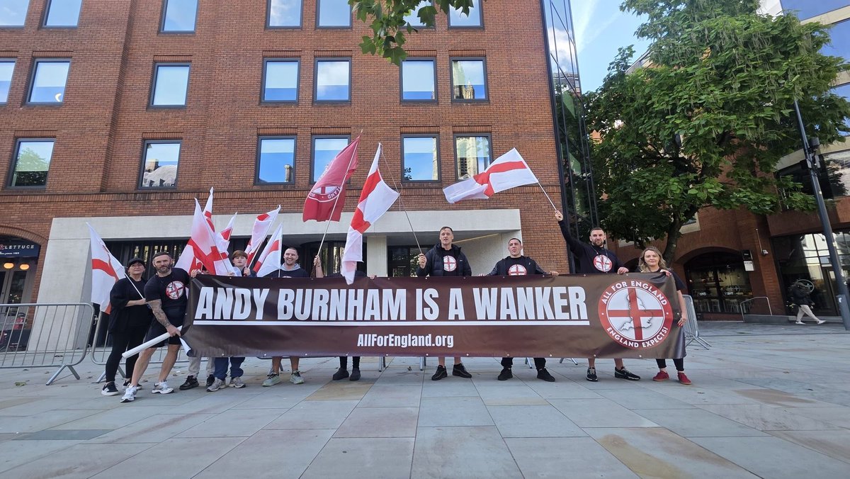 AshleaSimonAFE's tweet photo. All For England visited Number 10 North today.

The police confiscated our banner.

Fire video to come 💪🏻🏴󠁧󠁢󠁥󠁮󠁧󠁿 https://t.co/gD6mbUus3V