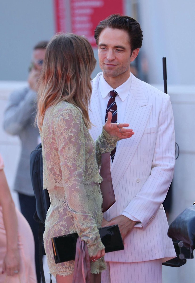 doseofsukiw's tweet photo. the way he's looking at her… https://t.co/JYMF0cF6r6