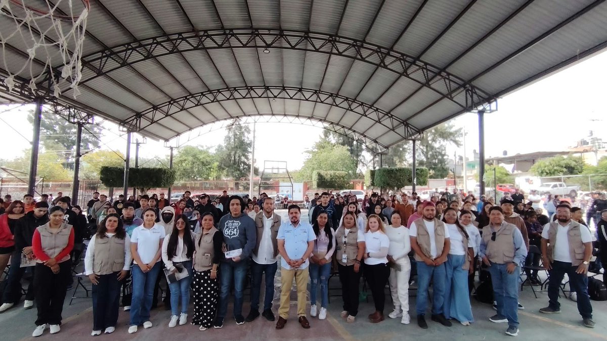 RobertoPantojaA's tweet photo. Este sábado continuamos con la entrega de Tarjetas de #Bienestar. Ahora a 284 nuevos becarios de @JovConFuturo de Álvaro Obregón, #Charo, Indaparapeo, #Cuitzeo, Huandacareo, #Tarímbaro y Copándaro, en #Michoacán 😎🫰 https://t.co/n35lXUKu5v