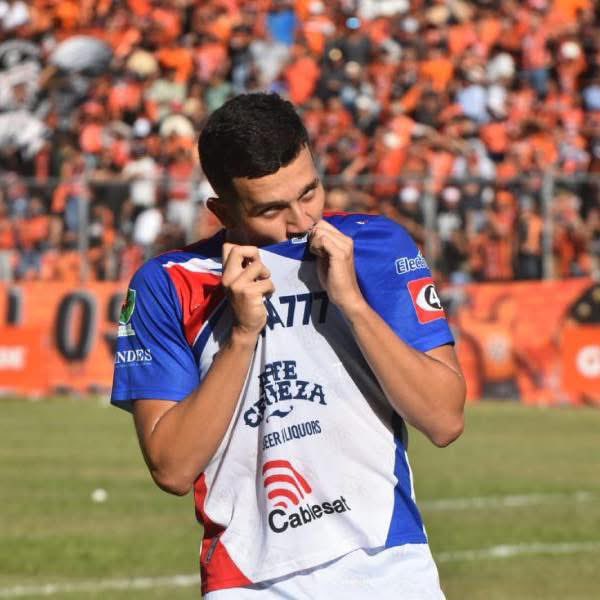 firpense83063's tweet photo. @mquintanillae @pampero_21 Cállese zope hijo de puta CALLESEEE😘 https://t.co/uz43wYA9pj