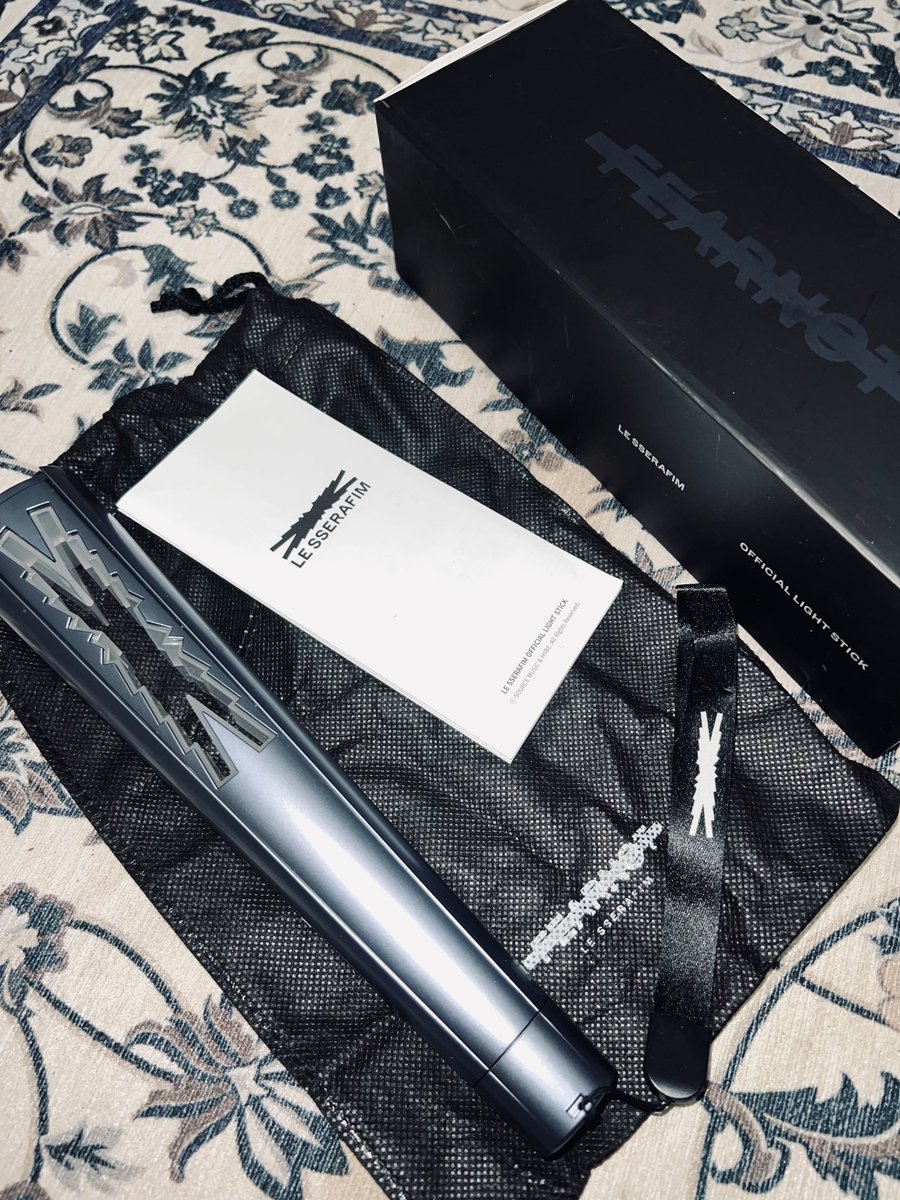 zen110z's tweet photo. WTS LFB

Unsealed @le_sserafim Lightstick 

₱1,599 + lsf 

DM to order!📩

#LE_SSERAFIM
#르세라핌
#PUREFLOW_IN_MANILA chaewon sakura yunjin kazuha eunchae fearnot
#lesserafim #kpop #lightstick #sakura #chaewon #yujin #eunchae #kazuha #kpopmerch #merch #kpopselling https://t.co/kLmPWsfji4