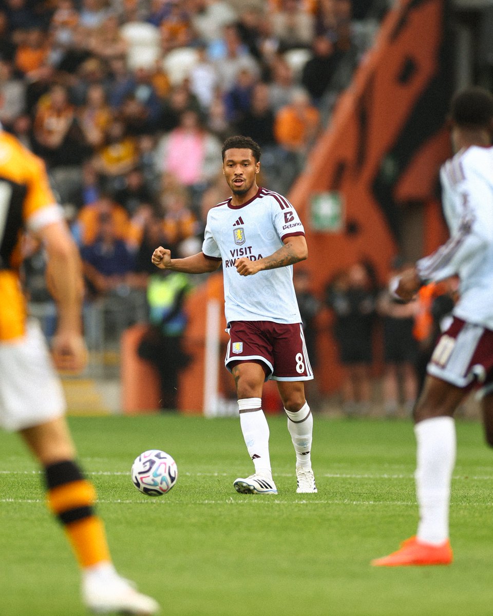 AstonVilla's tweet photo. Pushing to take the lead 🫸 https://t.co/EBt6HsIL86