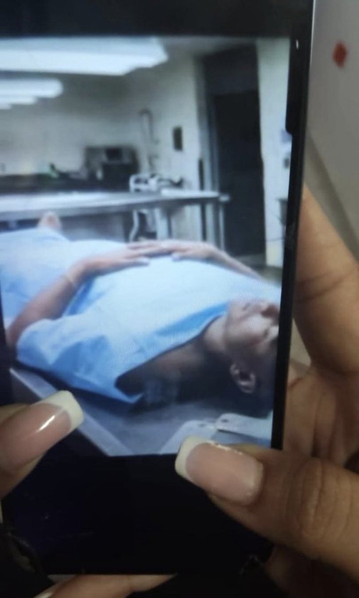 laverdadcomoes7's tweet photo. Bendito menor en la morgue para los que todavía no creen, hay gente que dice que para qué muestran los cuerpos en bolsas y los exhiben ¿pero ni siquiera así creen, entonces qué más quieren? https://t.co/YmKmCx4sGn