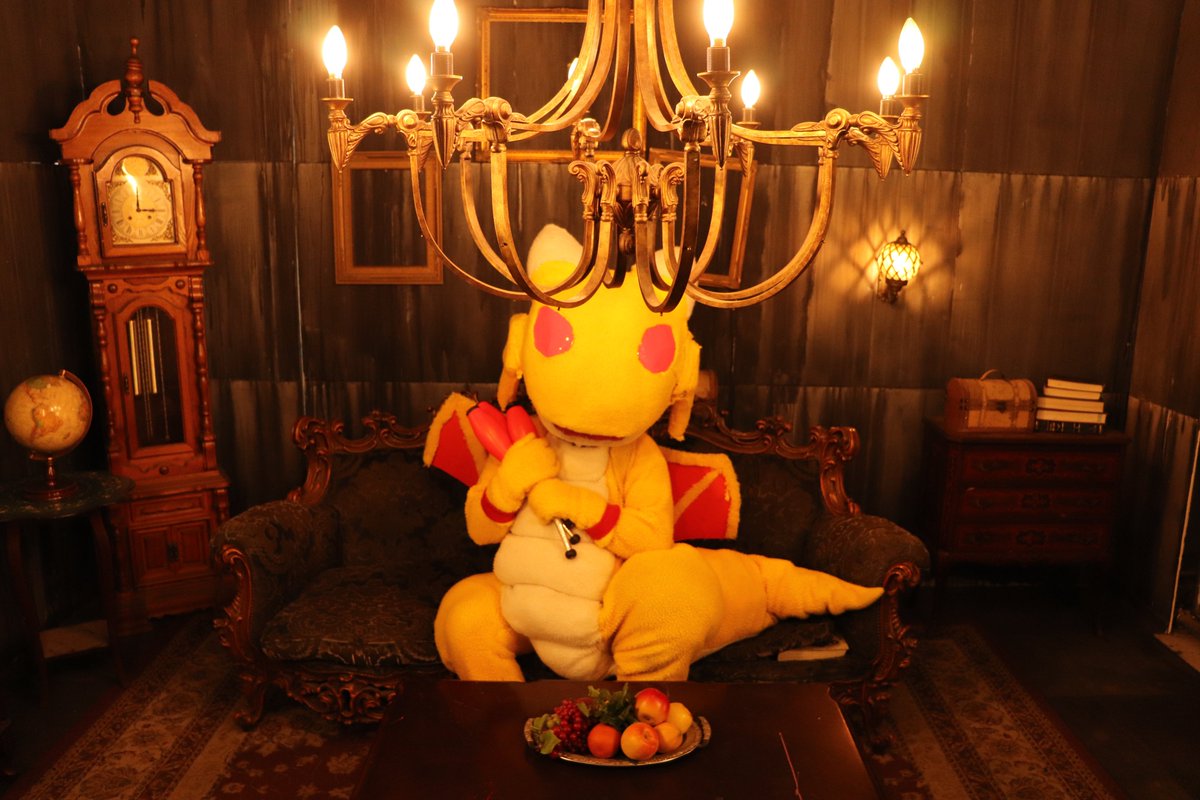 juggler_hyoga's tweet photo. 朝ドラゴン！
今日は9月6日　🎈　ジャグリングドラゴンヒョウガの誕生日だね！！
僕は2003年からヒトマエに立ってパフォーマンスをしているんだけれど、その時の初ステージが9月6日だったから「誕生日」ってことにしてるんだ。
それからもう23年たったね！
今年で僕も17歳になりました！！
今後も応援よろしくお願いします！