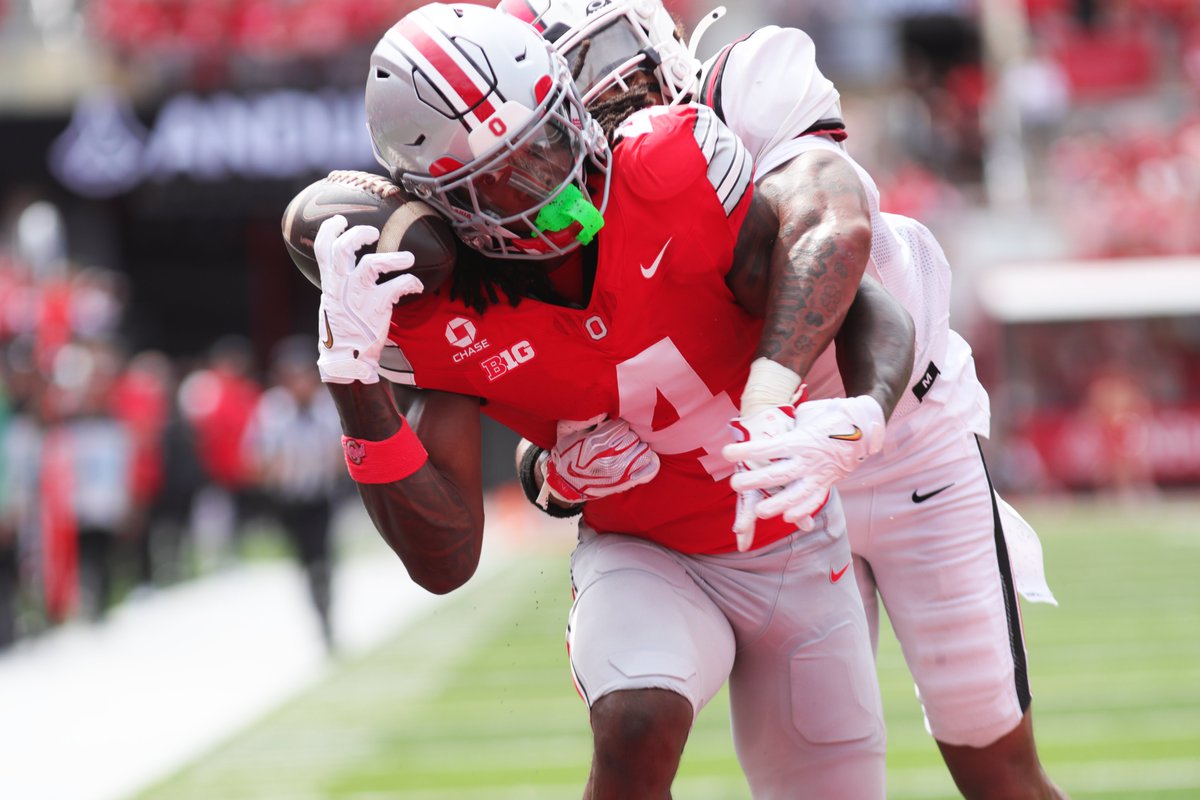 Garrick_Hodge's tweet photo. Not a bad way to use your head.

(Still can't believe Ohio State's Jeremiah Smith caught a touchdown like this) https://t.co/WwKVIOCNjq