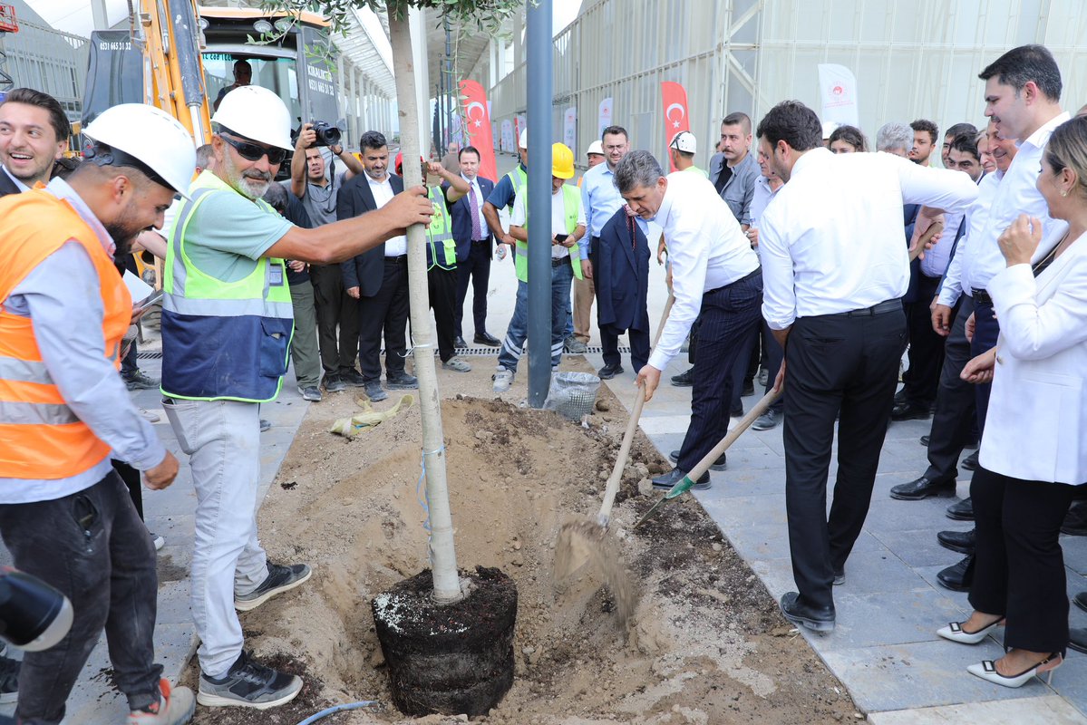 avmustafakose's tweet photo. Çevre Şehircilik ve İklim Değişikliği Bakanımız Sn.Murat Kurum Başkanlığında COP 31 hazırlıklarını gözden gecirdigimiz koordinasyon toplantısını gerçekleştirdikten sonra sahada incelemelerde bulunduk.196 ülke temsilcisinin 100’den fazla liderin katılacağız COP 31’e Antalya hazir. https://t.co/dxYVvt6rlX