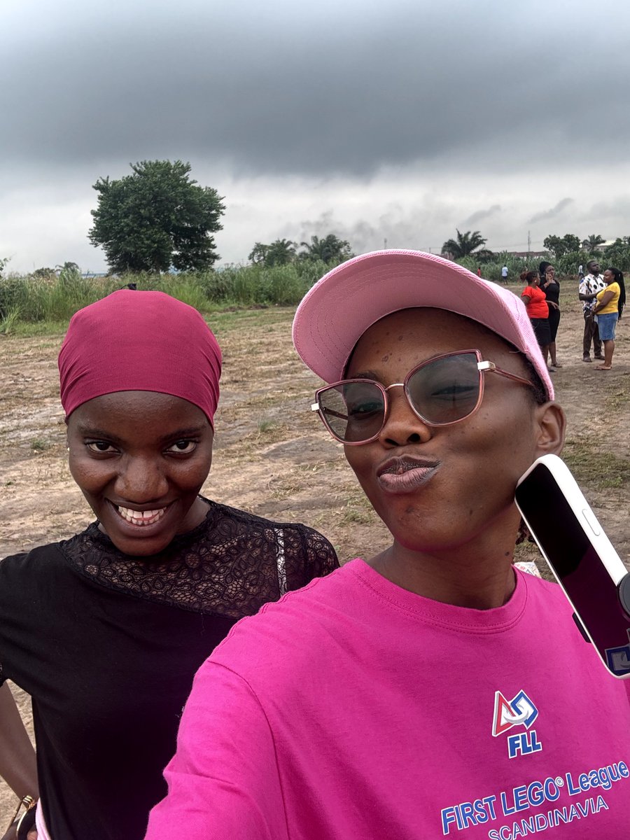 amarachivici's tweet photo. Some people ask me if I'm a basketballer🏀 but I'm not🤷🏽‍♀️ some say I look fit like a sports person🥅 but guy I no dey even do exercise😂

What sports do you think fits me best? drop it in the comments 📌
PS: I've always had basketball in mind but I loved playing football back then https://t.co/8qBXm3x9zq