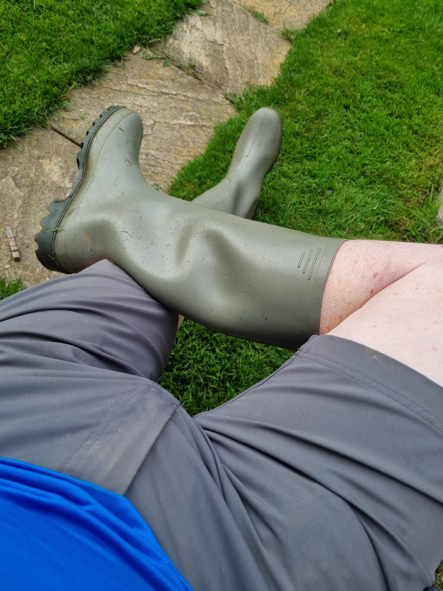 farmhandie's tweet photo. Break time #rubberboots #gummistiefel #ilovewellies #wellies #baudou super major https://t.co/YoMWVwqhe7