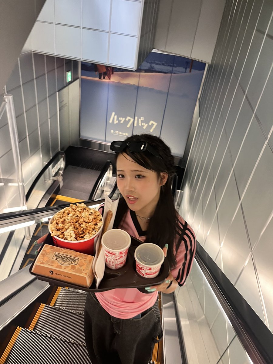 lana_milksummer's tweet photo. 実は昔からブルーロックだいすきなの💙💙
やっと実写見にいってきたよ⚽️いっぱい食べた
 #ミルクサマー #jc #ブルーロック https://t.co/cNenTDA6ma