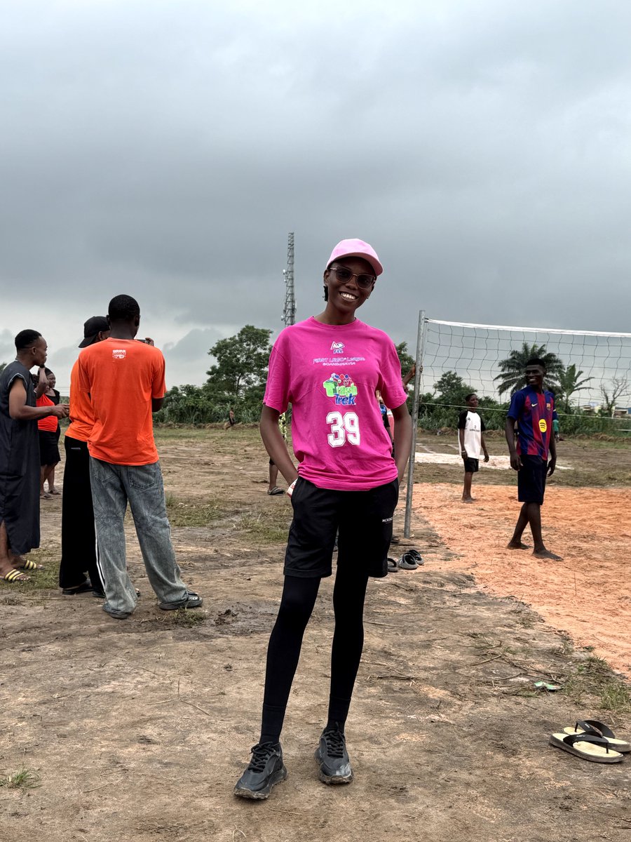 amarachivici's tweet photo. Some people ask me if I'm a basketballer🏀 but I'm not🤷🏽‍♀️ some say I look fit like a sports person🥅 but guy I no dey even do exercise😂

What sports do you think fits me best? drop it in the comments 📌
PS: I've always had basketball in mind but I loved playing football back then https://t.co/8qBXm3x9zq