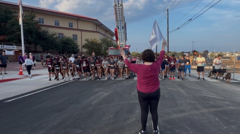 RamsGirlsTrack's tweet photo. The Freedom Fun Run & 5K is a favorite events of ours! We love celebrating Elisa, Remembering 9/11 & Honoring 1st responders. Thank you @NISDMarshall @NISDMarshallLMS & @cityleonvalley communities for helping to make this event a special one! πππΊπΈπ #RamFamily #WeRemember911 https://t.co/li58snomSW