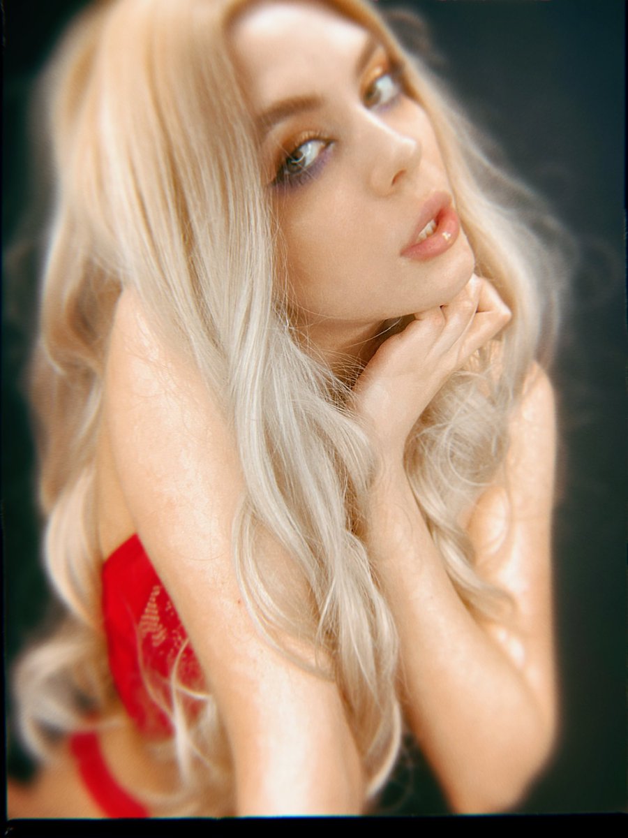 sundriagold's tweet photo. Blond 💛
#SaturdayThrowbackMagic https://t.co/da0ijVGVpT