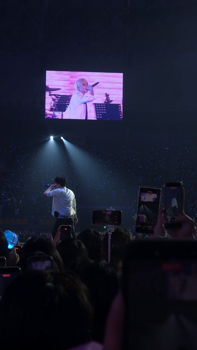 un_known_idol_'s tweet photo. 모아콘 다시보기중인데...
셀카봉 쳐도랐나 나도 챙겨가야겠다 
셀카봉 드는 애들 머리 한대씩 때리구로..
스케치북도 ㄹㅈㄷ였음 
들꺼면 앵콜때만 들어주길..ㅈㅂ👿🖕🖕

이해는 하는데....할꺼면 앵콜때만해 무대할때 반응안해줄때 저따시만한거 들어서 뭐할껀데 https://t.co/bUU0JmwEN4