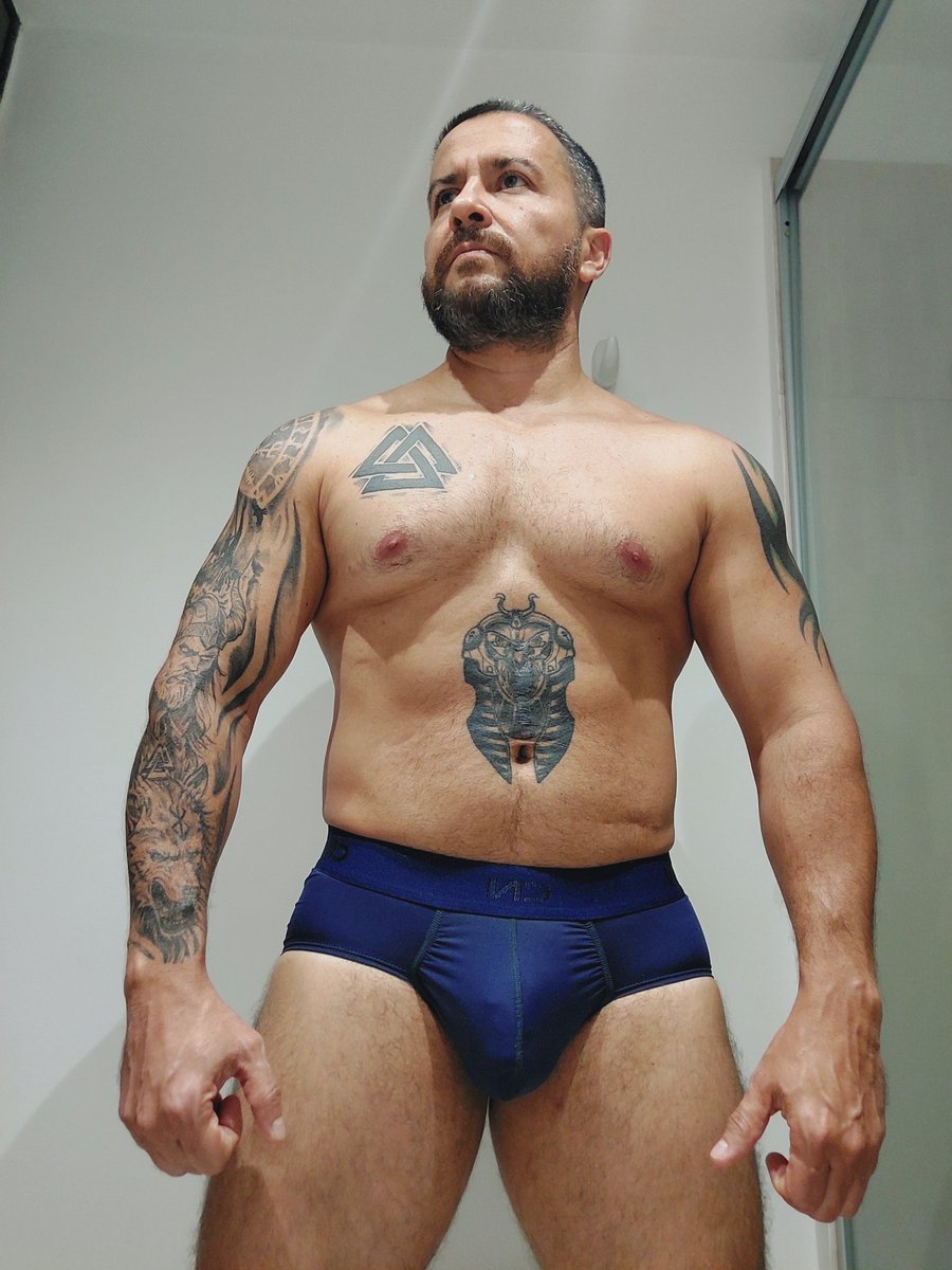 vikingorojo45's tweet photo. Hoy el azul viene con intención... https://t.co/SbdXtEx4oR