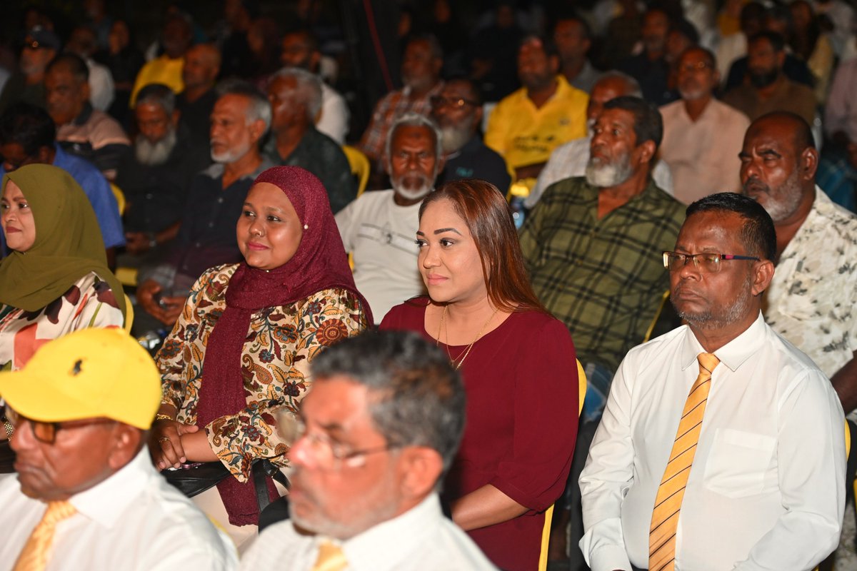 AliIbrahim5sqa's tweet photo. ފުދުންތެރި ދިވެހިރާއްޖެއަކަށް އެދޭ ރައްޔިތެއް ދިރިއުޅޭ ކުޅުދުއްފުށީ ސިޓީއިން އެދި ގޮވަނީ މުއިޒުގެ ވެރިކަން ބަދަލު ކުރަން. 

#zamaaneeraajje
#zamaanyraajje #fudhuntheriraajje #shahid2028 #MDP #KFC📍 https://t.co/l30GJWIai9