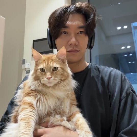stainclouds's tweet photo. ⠀

죄 ; good morning peeps and pets. this weekend i will be social and stop procrastinating with the help of bomi and bori. i am wishing you all an incredible weekend.  
⠀ https://t.co/8rhkHzemI4