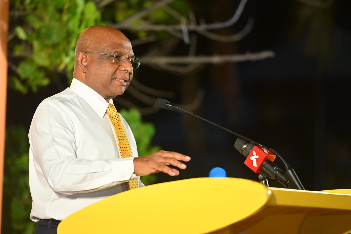 AliIbrahim5sqa's tweet photo. މިރޭ ކުޅުދުއްފުށީ ސިޓީގައި އަބުދުالله ޝާޙިދު ބައިވެރިވެ ވަޑައިގަންނަވާ ޖަލްސާގެ ތެރެއިން. 

#zamaaneeraajje
#zamaanyraajje #fudhuntheriraajje #shahid2028 #MDP #KFC📍 https://t.co/z8uEvRKw7P