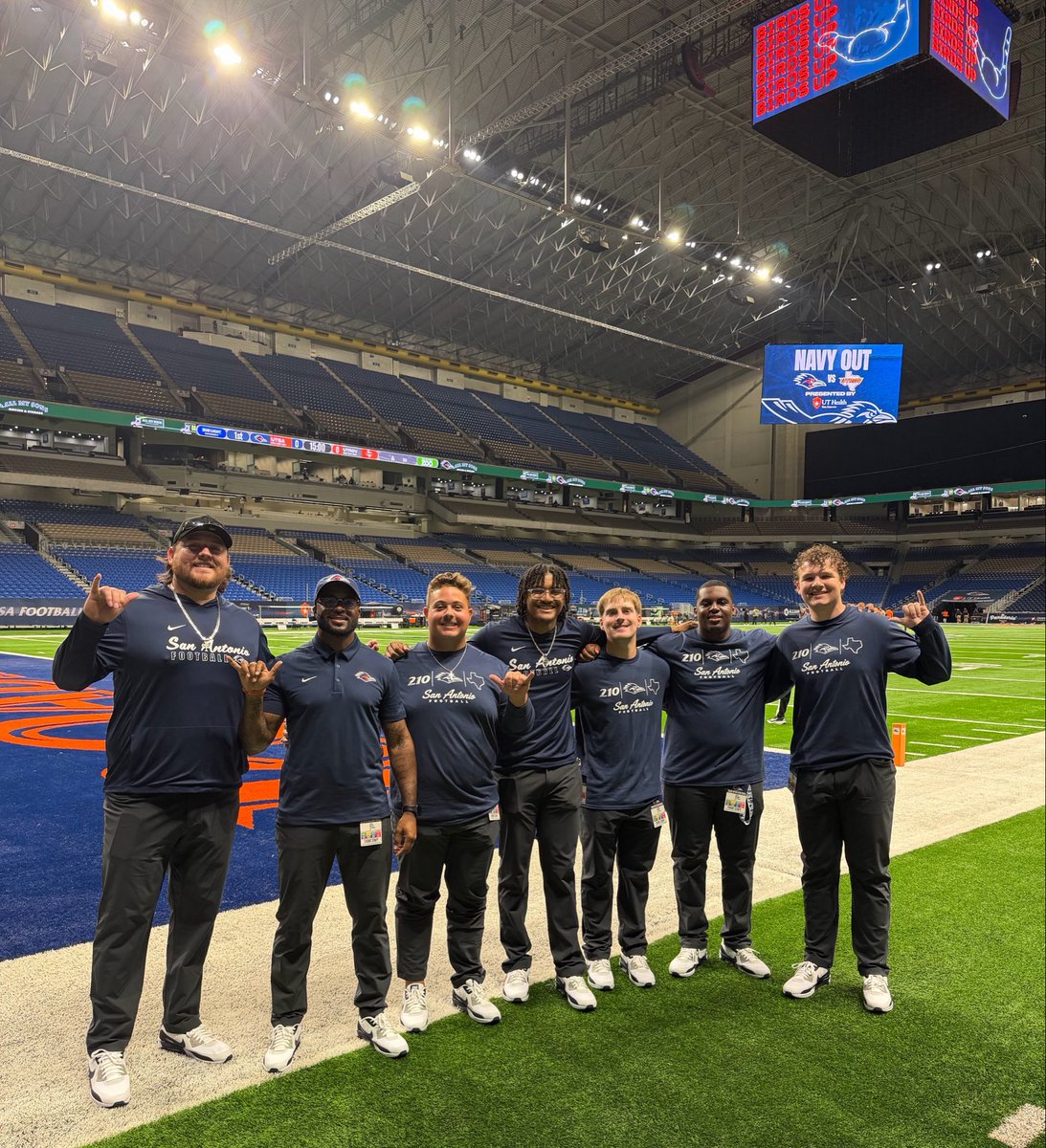 DeralMillerFB's tweet photo. Y3AR 3….. #BirdsUp 🤙🏾 #BirdDogs https://t.co/105g5V69lK