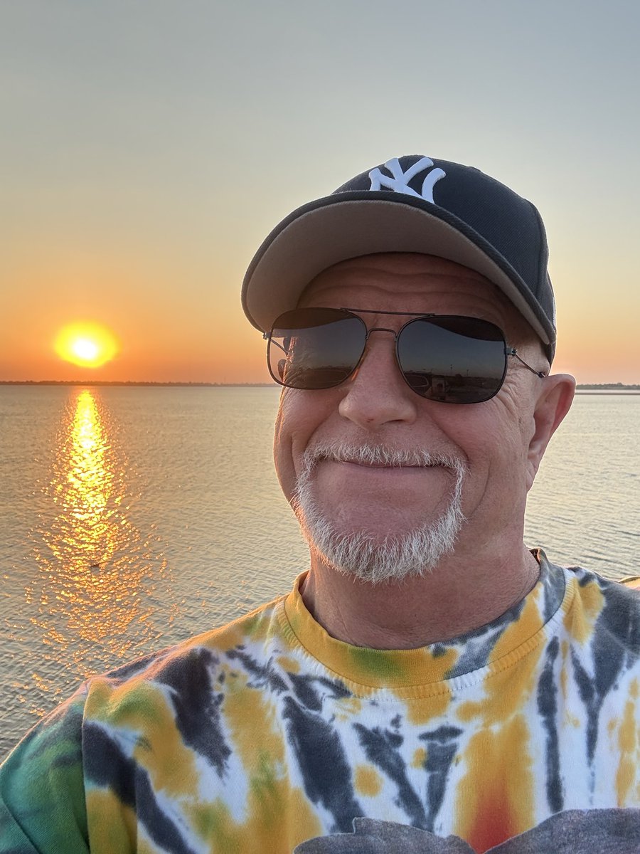 MSoutherla5016's tweet photo. Wishing everyone a bright and shiny weekend. https://t.co/dTTTZAnsy1