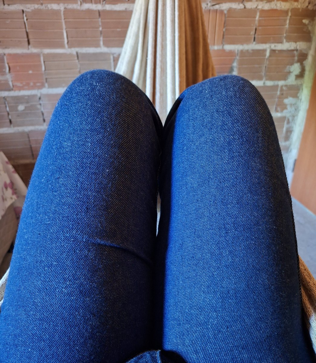 edtwcu's tweet photo. Como eu queria elas fininhas mds olha o tamanho das pernas desse mamute https://t.co/UfqnTq3P3I