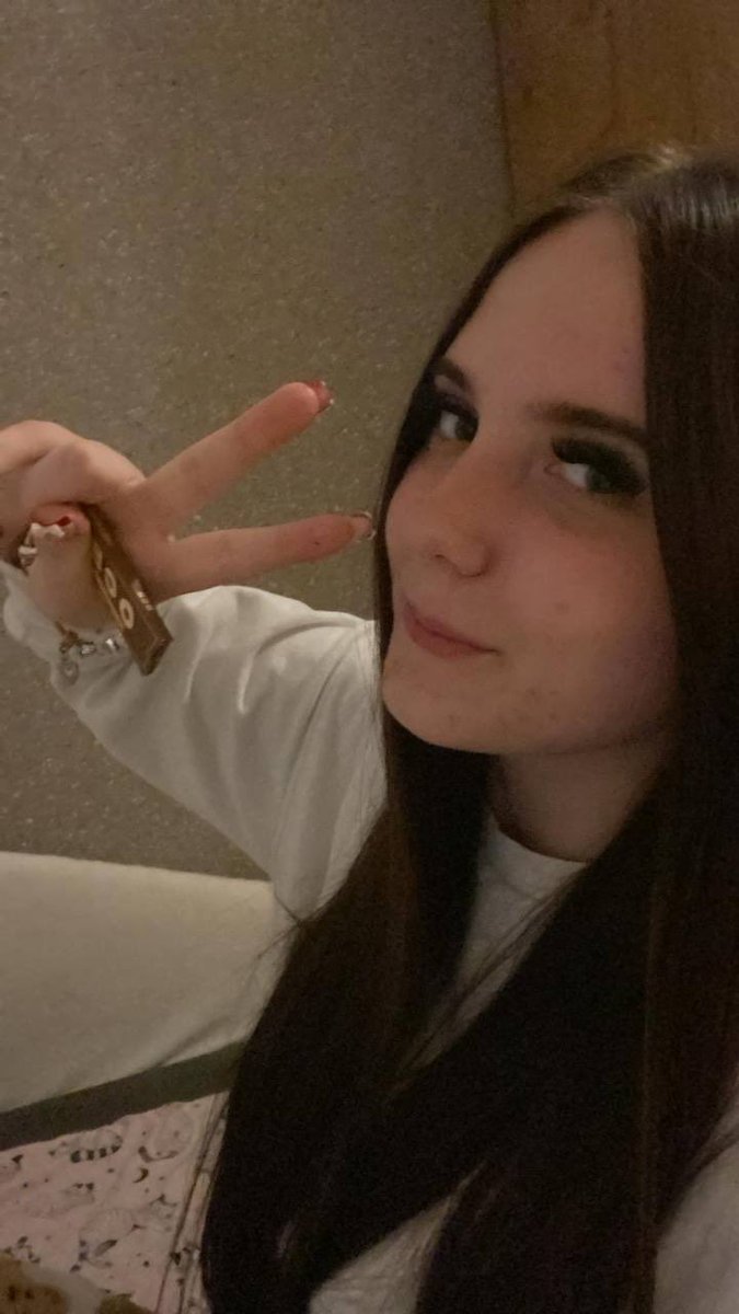Mayabltsnb's tweet photo. Since some people asked me how I looked without makeup ! 
#of https://t.co/cBeq6JHxsR