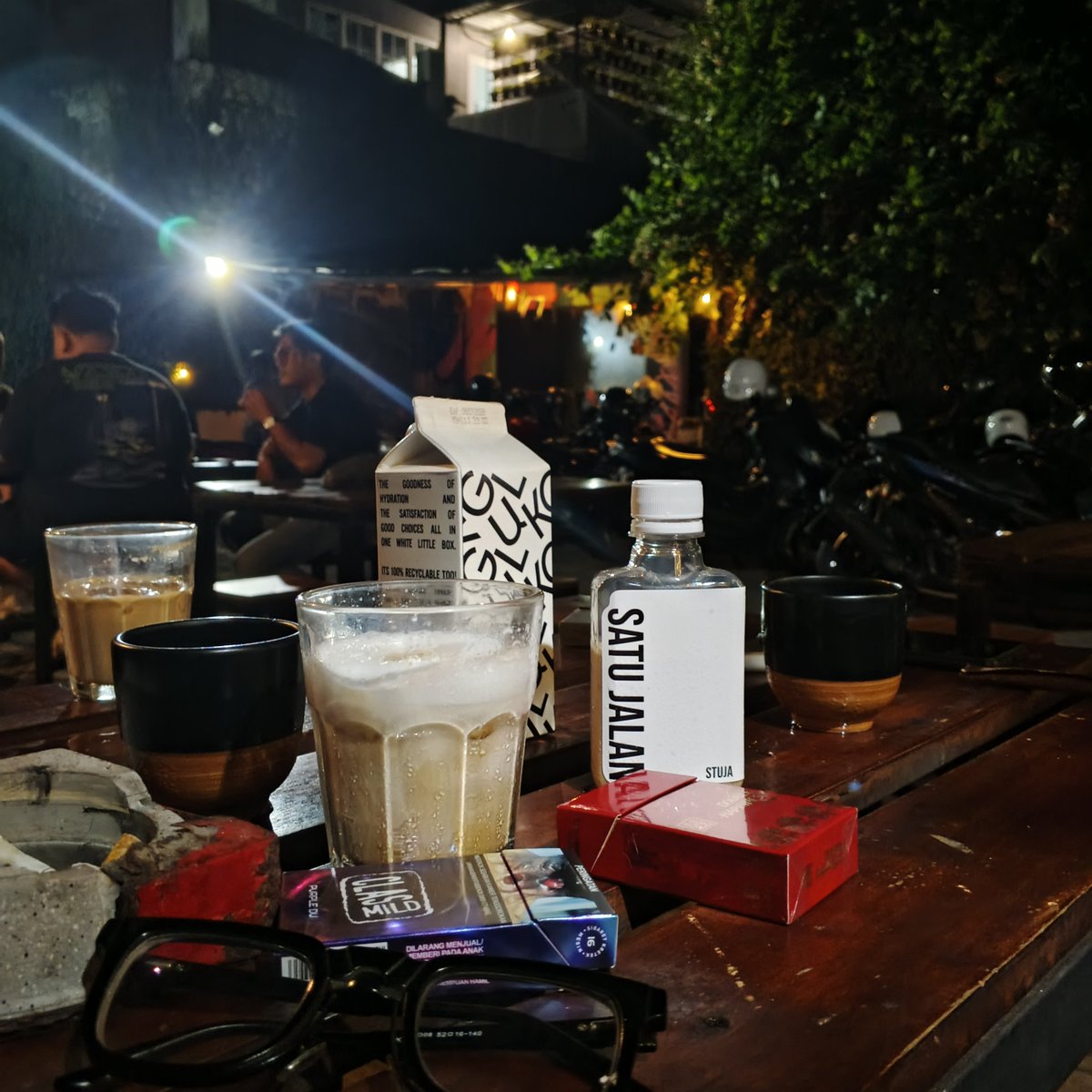 ywdiy_'s tweet photo. seteguk kopi dan teman lama, banyak ceritanya. https://t.co/Jg7RsFCGQS