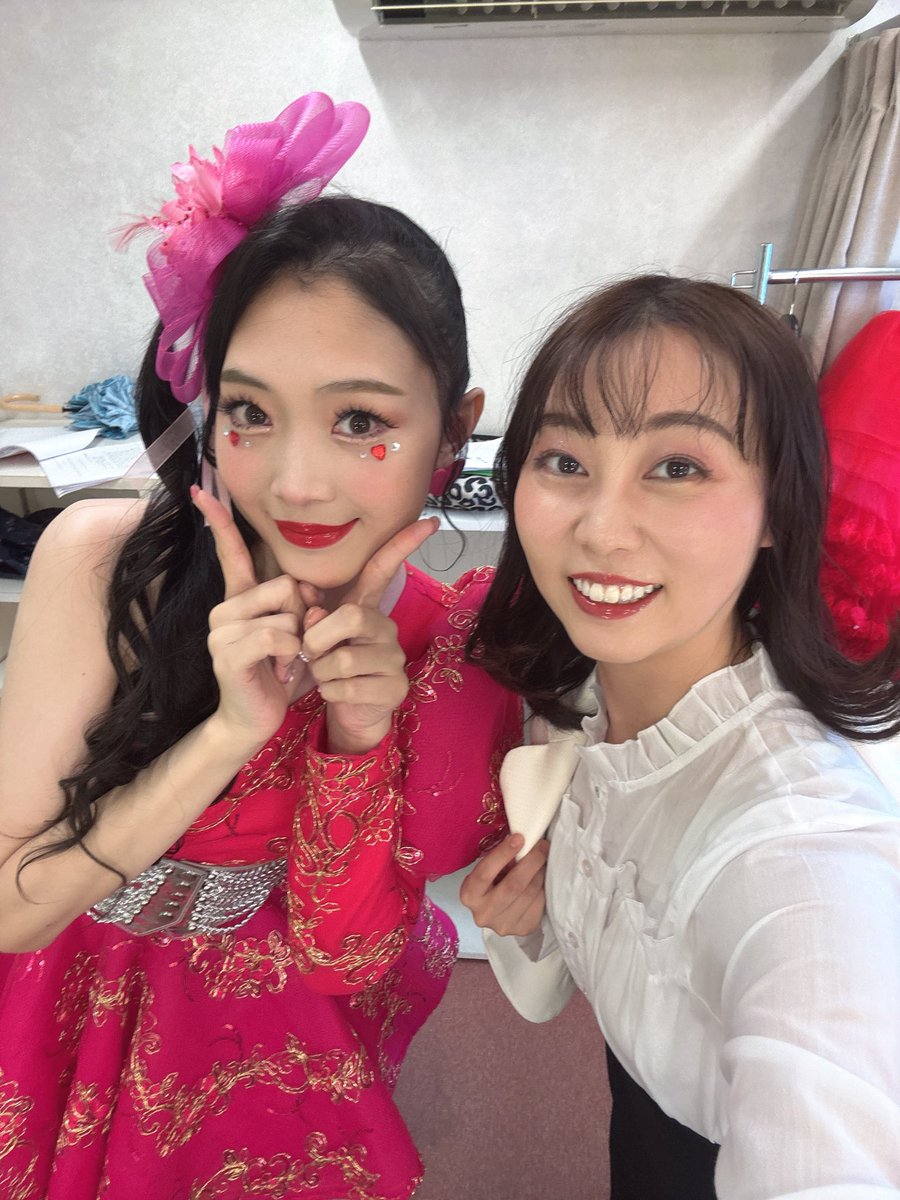 ichijo_risa's tweet photo. #蛇革の手帖
いよいよ明日が千秋楽です🐍📓

舞台上でも楽屋でもおもしろ話や歌が飛び交っているような、そんな賑やかな現場です😂

千秋楽後寂しくなりそうです🥲🥲
明日ラスト！楽しむぞ〜🌟 https://t.co/d5ef4nncHS
