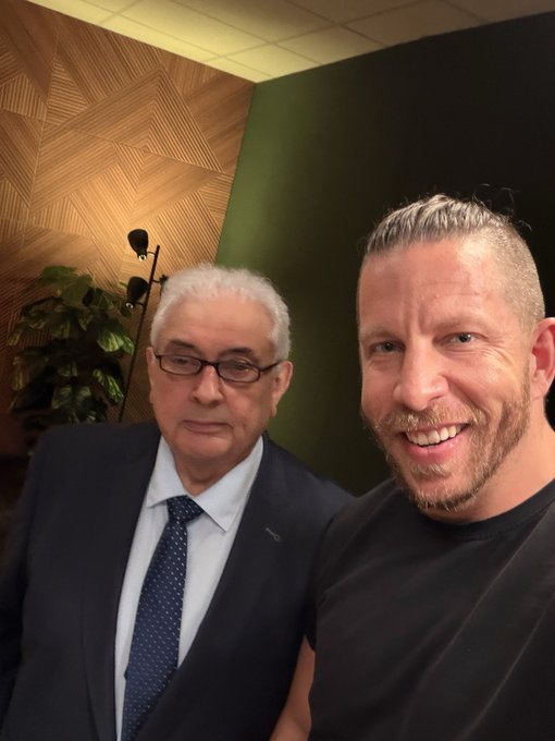 mainstreamwatch's tweet photo. Die andere Sicht – wozu die korrupten Zwangsgebührenschmarotzer von ARD und ZDF entgegen ihres Auftrags nicht bereit und in der Lage sind:
"Wir wollen keinen Krieg mit euch" – Russlands Botschafter Sergej J. Netschajew im Gespräch mit Ben Berndt.
@benungeskriptet 
https://t.co/tkBeP9Owph