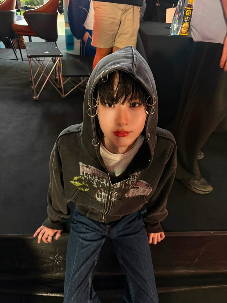 Supmiie's tweet photo. ⠀
⋏     ⑅ ׁ⠀⋏⠀ meow  meow   meow
⚞ o̶̶̷̤  ｡ o̴̶̷̤ ⚟⠀meow   meow   meow
 ִづ 🥛 ど  ִ   meow   meow   meow

MR FANBOY CHAPTER 2
#MrFanboyEP2
#auausave 
#savewrg https://t.co/YpZxafUIN6