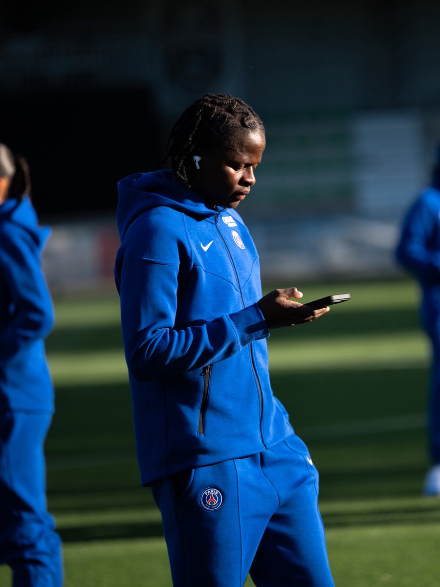 PSG_Feminines's tweet photo. En reco’ terrain ! 🏟️

#RCLPSG I @ArkemaPL https://t.co/DB5VzR8LtS