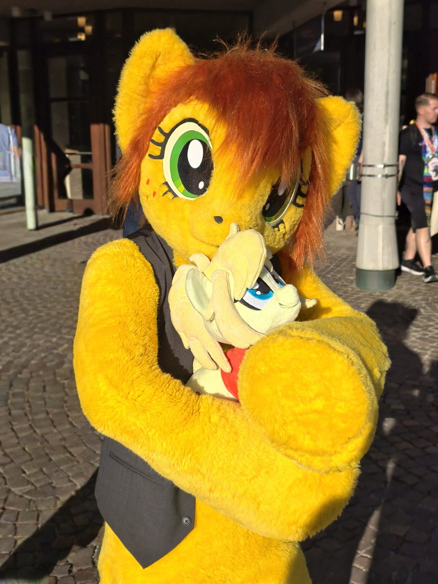 EponaFest's tweet photo. Milli is having such a great time! 
Now she's being hugged by Canni! 
Look at her! https://t.co/bEmaCugKgL