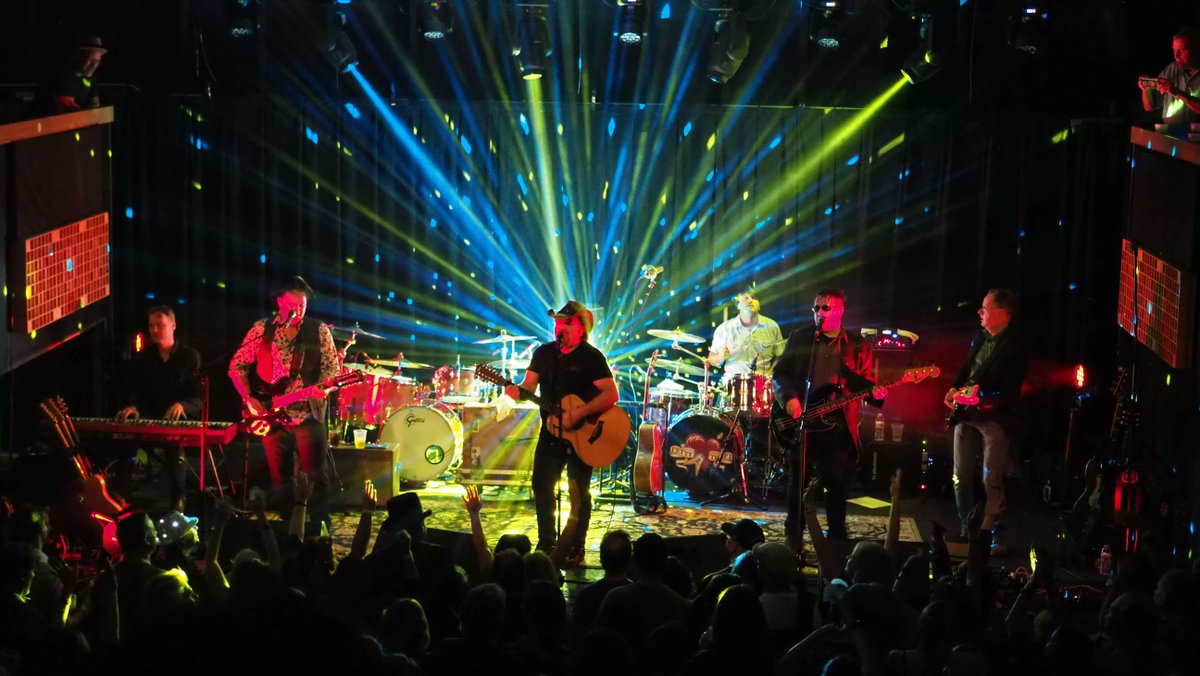 CrystalBayClub's tweet photo. The waiting is over… @pettytheft hits the Crystal Bay Casino Crown Room TONIGHT, bringing a full night of Tom Petty classics to North Lake Tahoe!
You know the songs. You know the words. Now come sing ’em LOUD. 🎶
Get ready to Runnin’ Down a Dream, Break Down on the dance floor, and maybe even feel a little Free Fallin’ before the night is over.
Grab your tickets before you get here! ~~~~~~~> https://t.co/QjW69lUJDg