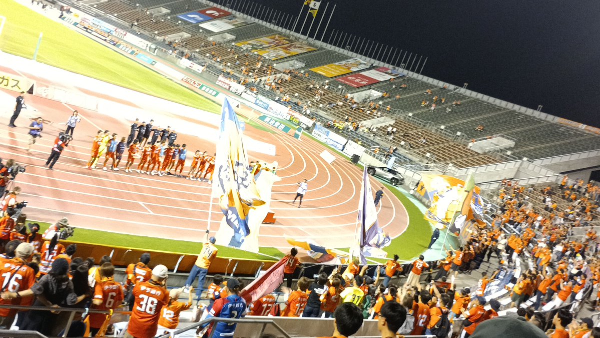 Capstar_B's tweet photo. 試合終了。愛媛 4-2 北九州 / 後半 北九州はかなり上手く愛媛を攻略してきたね。北九州のMVPは奈良坂選手だ。しかし、その流れをねじ伏せた大木采配と愛媛の攻撃手札の豊富さ。PKを獲得した林誠道。先制ゴールの田村翔太。あそこでPKを譲った選手達。千両役者藤本佳希。佳希のゴールが総てを終わらせた https://t.co/NYoOkmzEkK