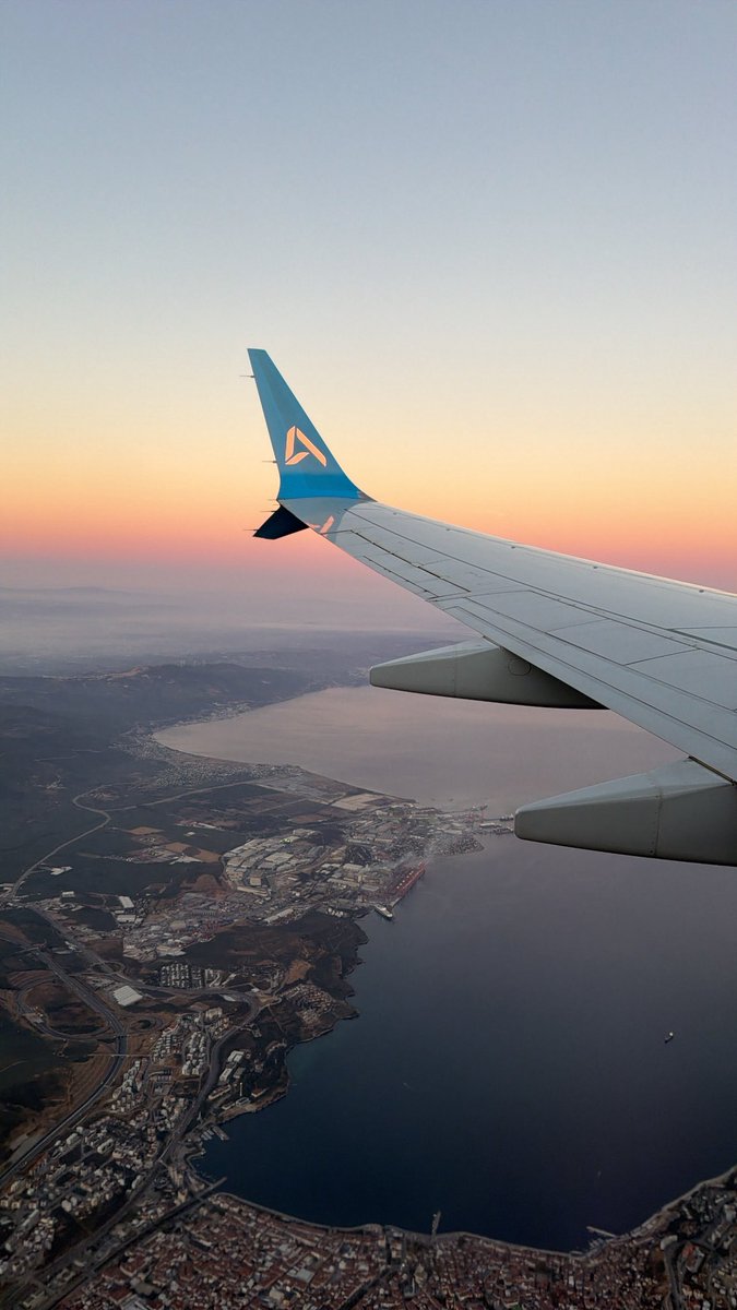 db___h's tweet photo. ✈️🌅 https://t.co/ow9PTEWBpZ