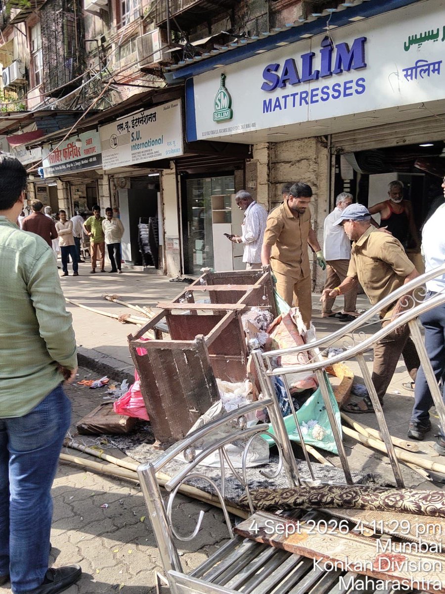 richapintoi's tweet photo. BMC’s demolished 11 illegal encroachments along Sardar Vallabhbhai Patel Road (SVP Road) in Girgaon, Bhuleshwar, Charni Road and Nagpada as a part of its Pedestrian First drive. https://t.co/btSQu3wZ1o