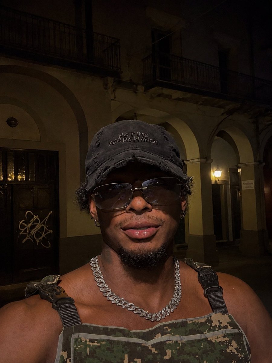 edwin_klinger's tweet photo. #StreetStyle #UrbanStyle #Fashion #MensFashion #BlackBoy #Melanin #Drip #Vibes #NightLife #UrbanFashion #Style #FitCheck #LuxuryStyle #Aesthetic #Colombia #Latino #BadBoy #NoTimeForRomance 🖤🔥 https://t.co/70jDhJ1NSs
