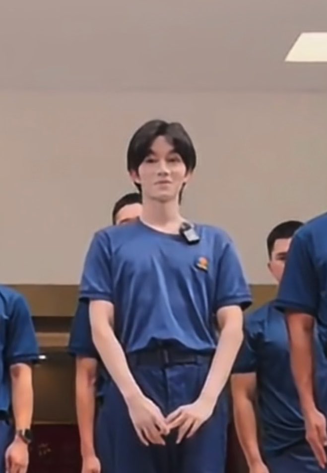 Eqn55's tweet photo. Qiu really has such an athletic body, and with his boyfriend behind him? There’s no way he’s losing 😭

But then there’s Xing behind… with that look “I know what my man is capable of” https://t.co/yiD0H9rPsA