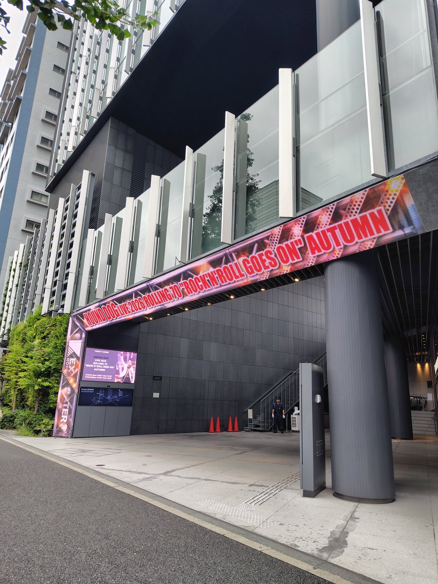 g0xdd9lnJrILWHP's tweet photo. 東京2DAYS！最高でした✨😭💓
毎回毎回、更新されていく最高！
大友さんの歌も！声も！パフォーマンスも！演奏も！本当にめちゃめちゃカッコよくて！本当に凄かったです✨😭💓
幸せな時間をありがとうございました✨
今回もアクスタが！増えてく大友さん！嬉しいです✨😁
#ROLLING70 
#愛がすべてさ https://t.co/eJQcaVVA7E