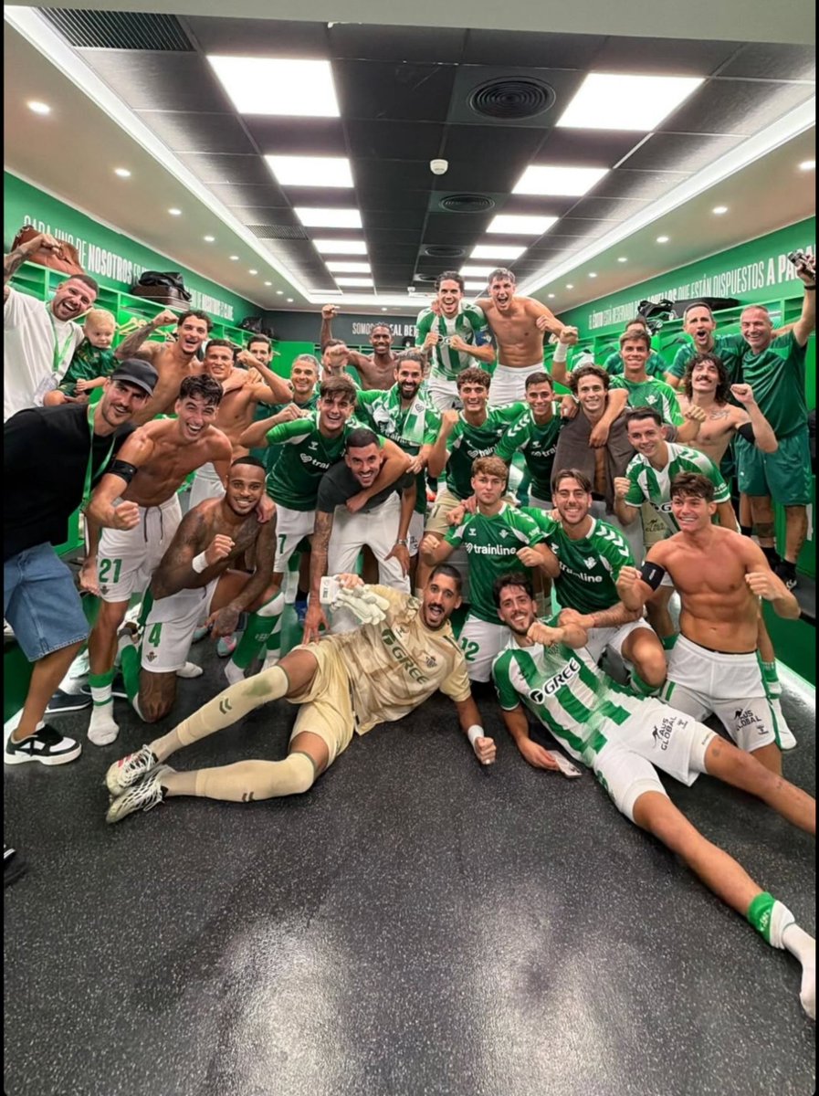 GxlDeIluminado's tweet photo. Mi madre : Mira como sonrie seguro se esta hablando con alguna

Lo que estoy viendo:

#RealBetis #Betis #RealMadrid https://t.co/EtP6R8YyHc