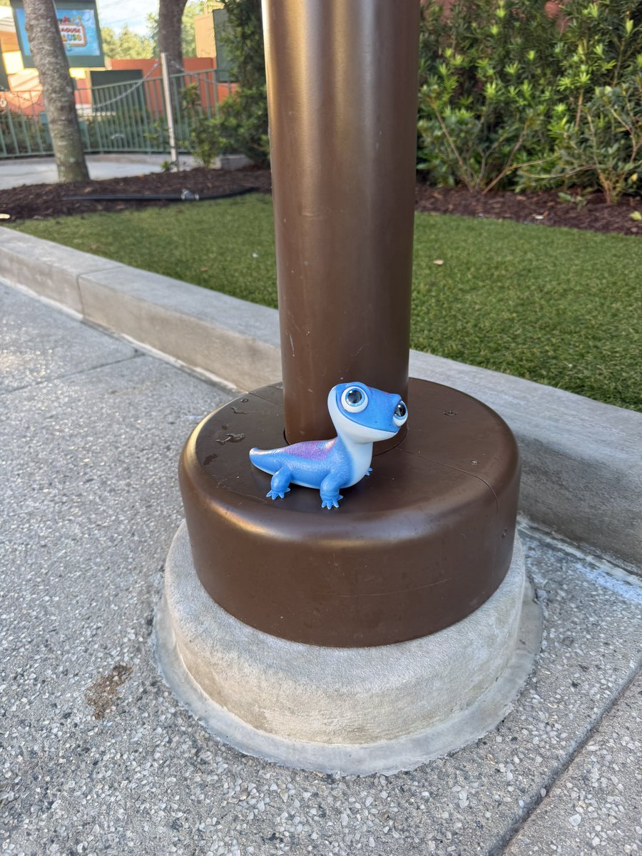 ThatDisneyBoi's tweet photo. Even more new statues in Animation Courtyard omg https://t.co/aXtLTkW90c