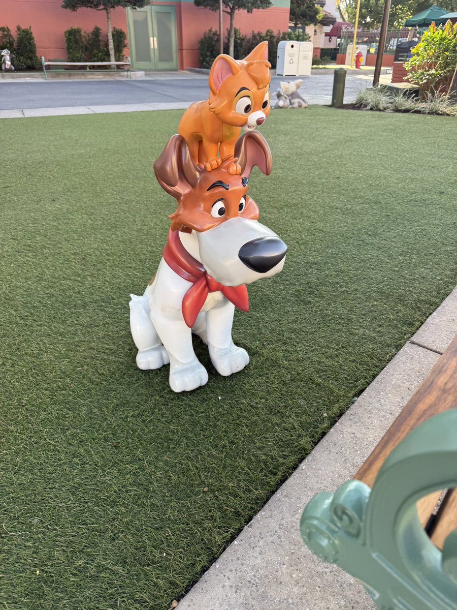 ThatDisneyBoi's tweet photo. Even more new statues in Animation Courtyard omg https://t.co/aXtLTkW90c