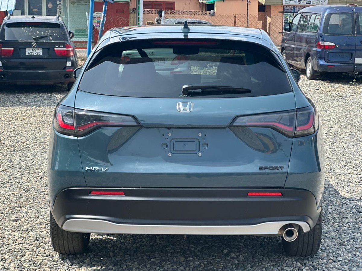 EminentTGh's tweet photo. A stylish 2025 Honda HR-V Sport with automatic transmission, ready for its next owner.

🚘 2025 Model
⚙️ Automatic
💰 GH₵550,000 — Negotiable
Dm 0276204038
Would you drive this? 👀
#HondaHRV #HRVSport #HondaGhana #CarsInGhana #AccraCars #CarsForSaleGhana https://t.co/rb8gKCLFG0