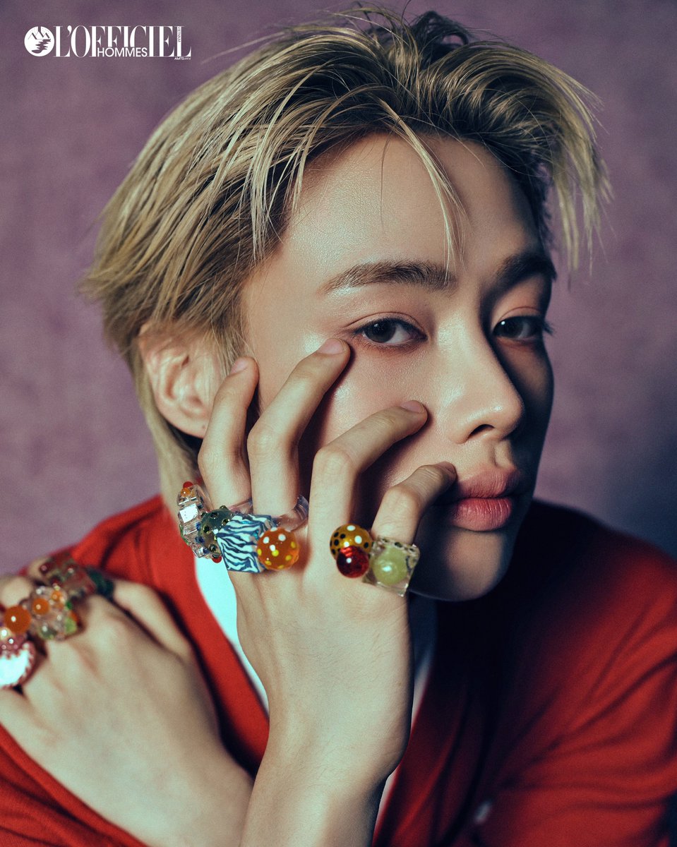 Chimeocua_HB's tweet photo. TẠP CHÍ L’OFFICIEL HOMMES VIETNAM vừa đăng tải bài viết về HANBIN với tựa đề “NO FEAR, JUST FEAT.” 

Sốc visual ngay từ cái nhìn đầu tiên 😭 Visual này lên tạp chí đúng là không đùa được đâu, đẹp trai quá 🥰

#HANBIN
#HeungHanbin
#흥한빈 #No_Fear
#HANBIN_TEMPEST
#NGÔ_NGỌC_HƯNG
#HANBINS_CAT_SISTERS

https://t.co/asupuTbtNJ
